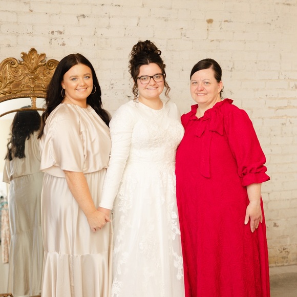 Meet your Posher, Nicky - Picture 3 of 16